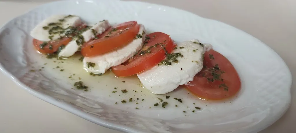 Dan Jarvis_Belmontes Bar and Café_Catral_review