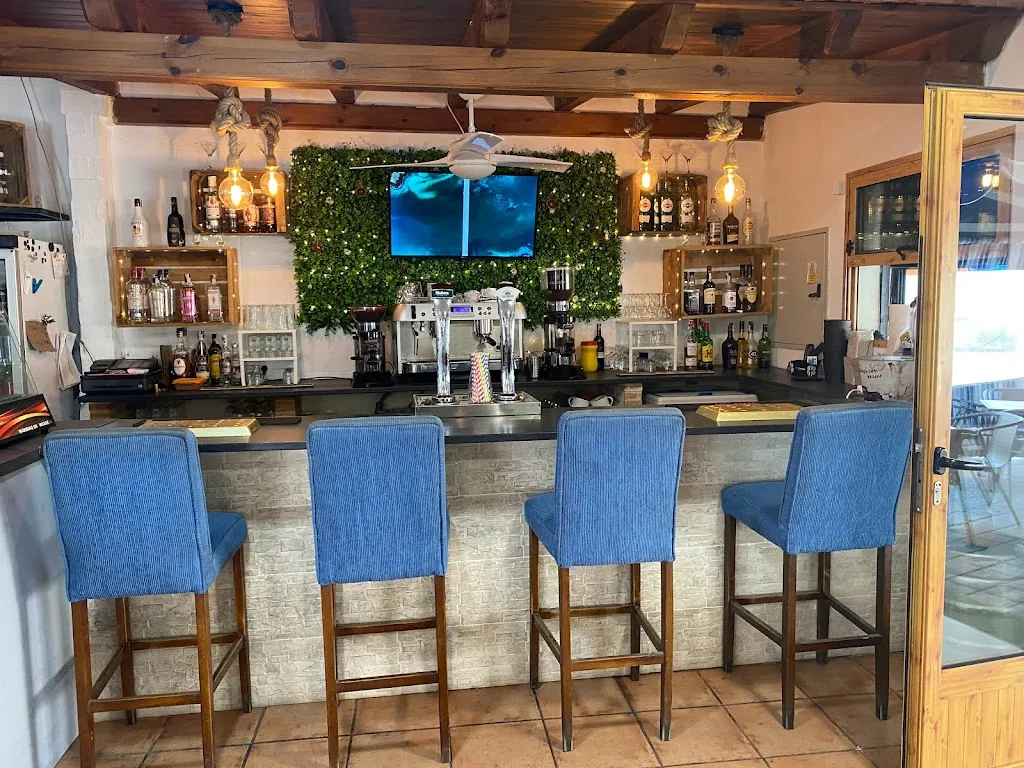 Belmontes Bar and Café restaurant in Catral