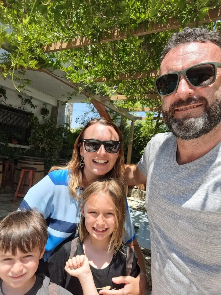 Emily Serong_Parrilla 