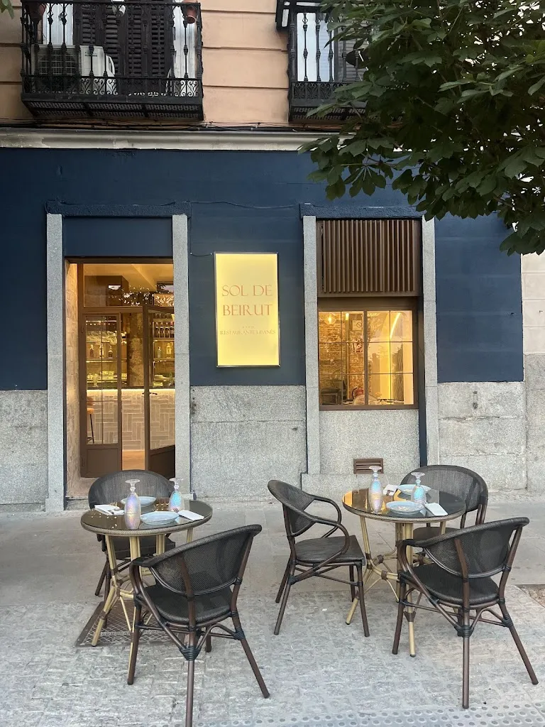 Sol de Beirut Palacio Madrid restaurant in Bailén