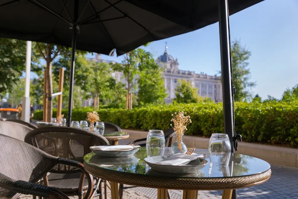 Sol de Beirut Palacio Madrid_Bailén_slider_image_3