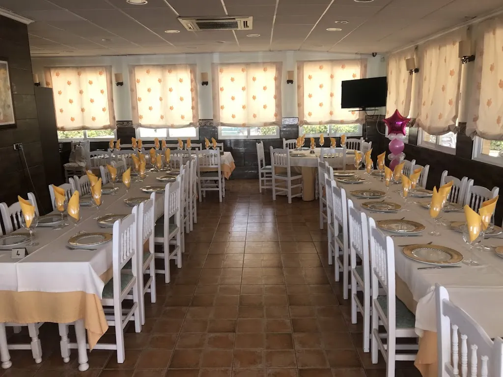 Meroil Service Station & Restaurante Nonduermas y Bar_Catral_slider_image_1