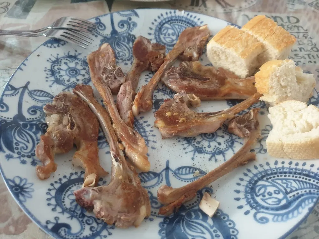 ana quintero martinez_Cafe Bar Manolo_Cabra del Santo Cristo_recensione