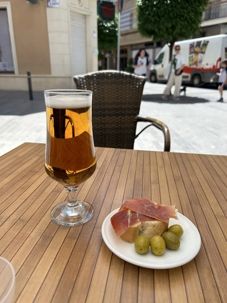 Didi Madzharova_Cafetería Ciros_Andújar_review