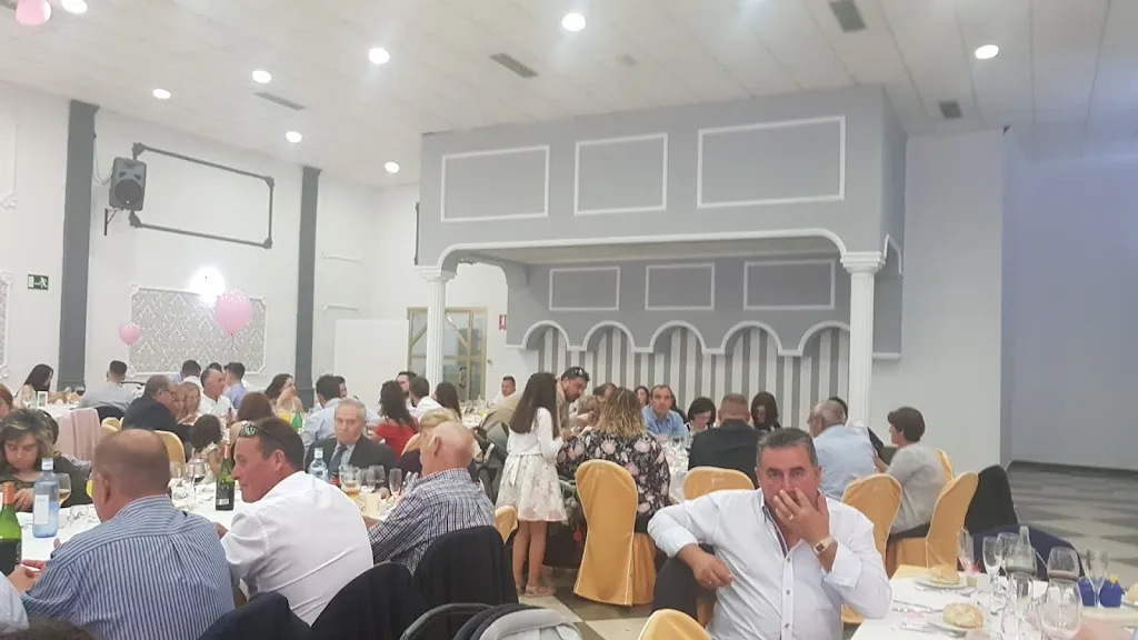 Francisco Manuel Sampedro._Salones Victoria_Campillo de Arenas_review