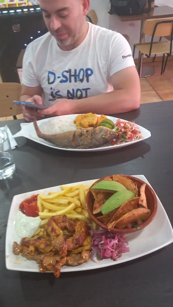 Menu_BAR CAFETERÍA ECUAHONDURAS_Escañuela_image_7