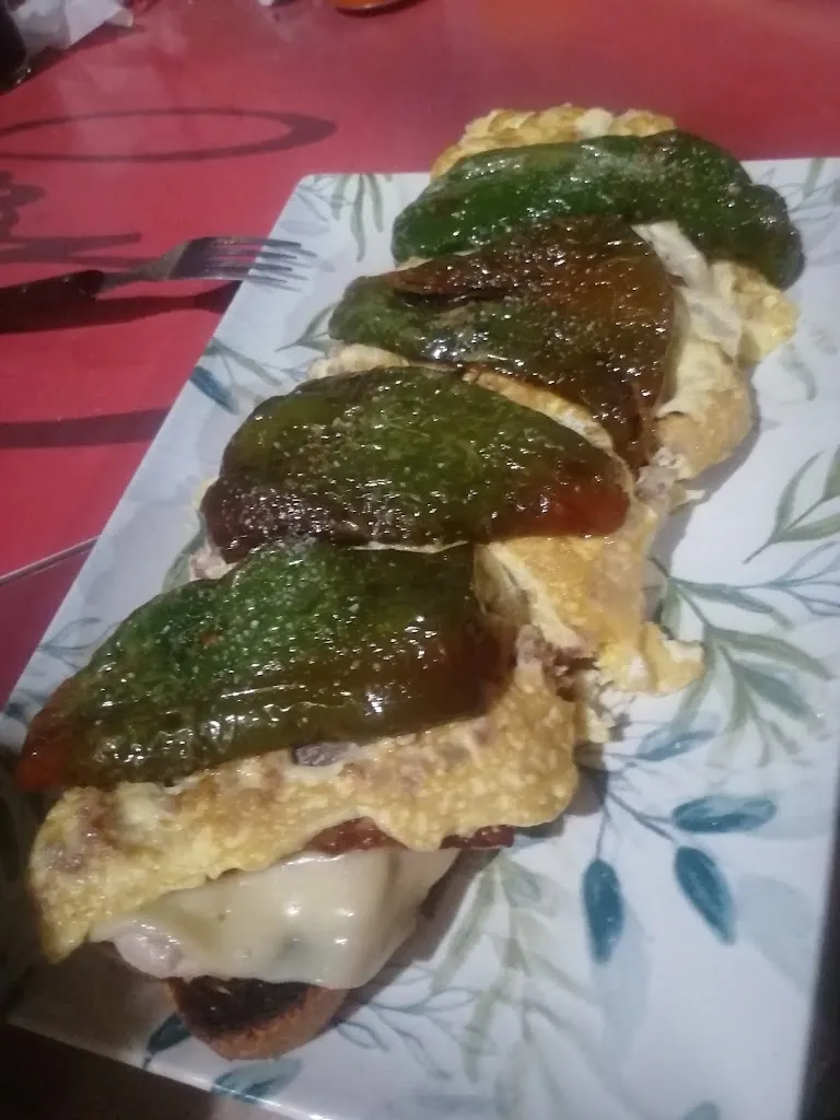 Elena Ortega Zurita_Café & Bar 4 Esquinas_Fuerte del Rey_review