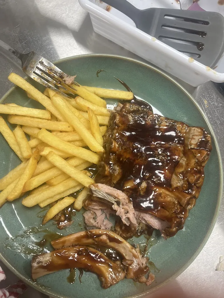 Lucia Valdivia Ruzafa_MAD RIBS - LAS COSTILLAS MÁS TIERNAS A DOMICILIO_Frailes_review