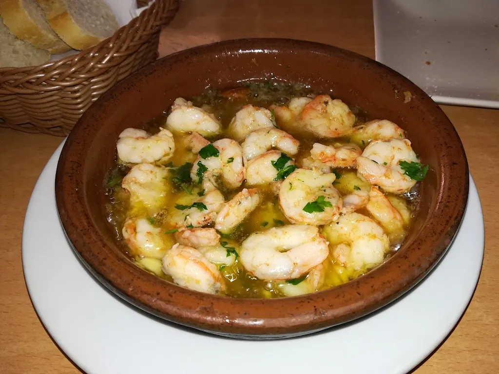 Juan Almazán Hernández_DESAYUNOS MORAGA_Carolina La_review