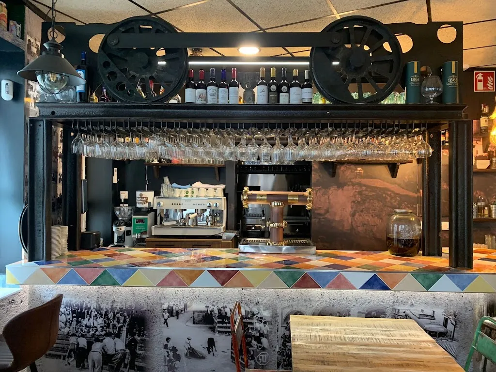 Cafeteria-restaurant El Trenet restaurant in Castalla