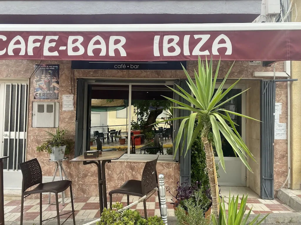 Café bar Ibiza restaurant in Castillo de Locubín