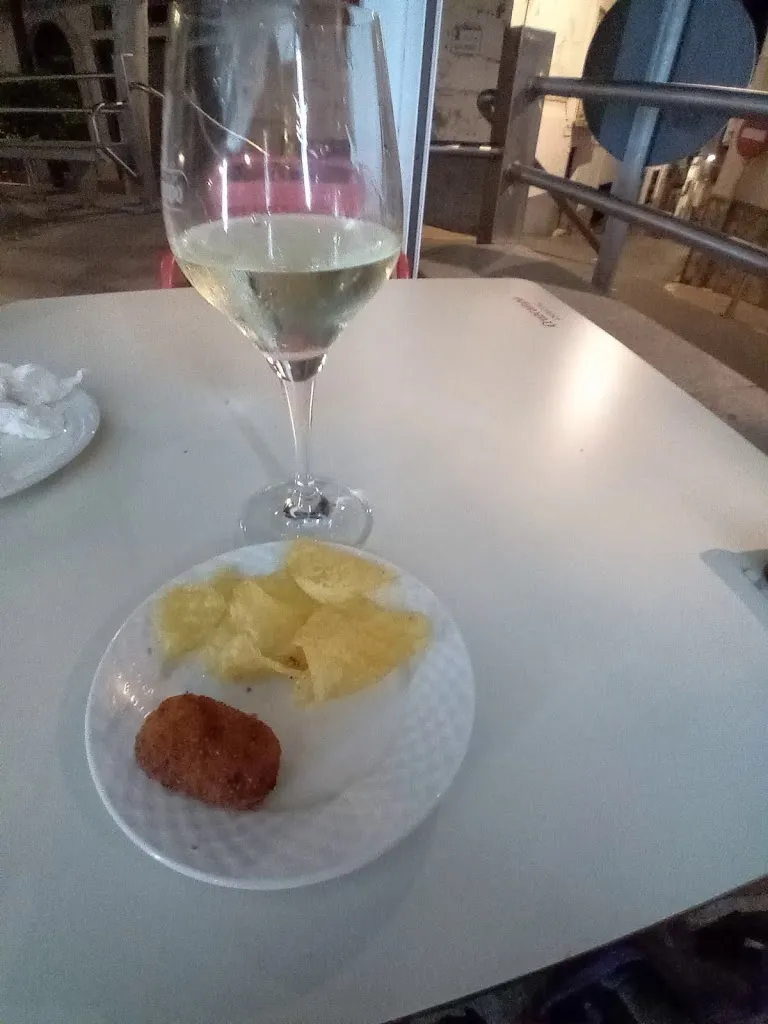 T & J Lyons_Café-bar Plaza San Pedro_Guardia de Jaén La_review