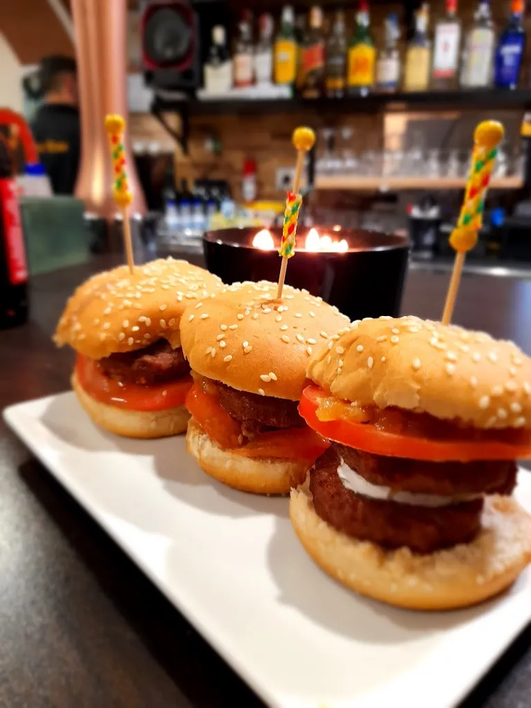 Cåriño Von Azhar_Café-bar Plaza San Pedro_Guardia de Jaén La_review