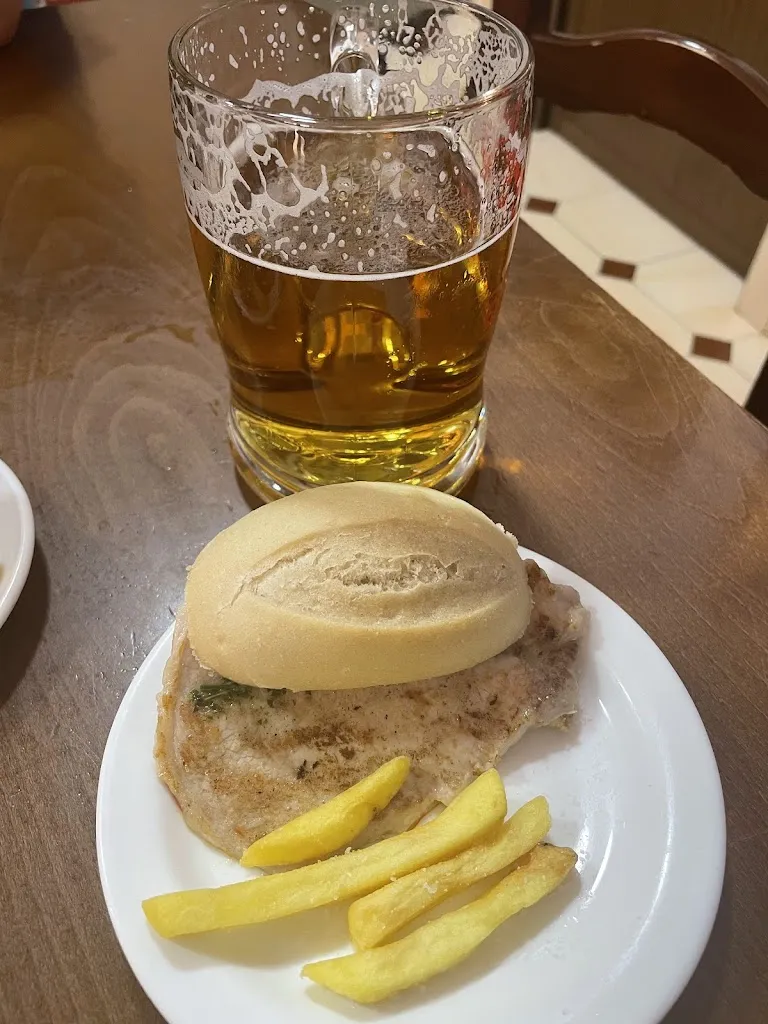 Juan Tribaldos Moreno_Bar La Muralla_Ibros_Bewertung