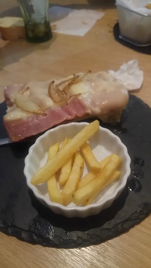 Rocio Medina Del ARBOL_El Enroque Bar Café_Huelma_review