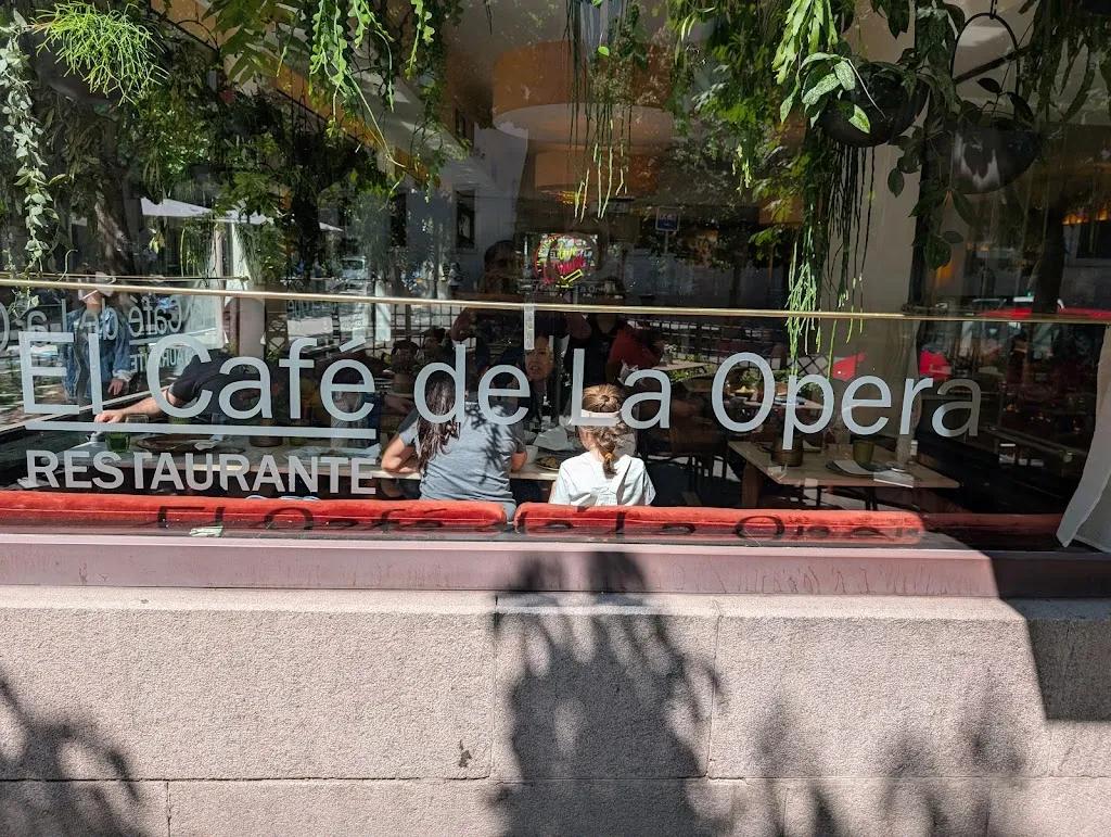 Garrett Short_El Café de la Ópera_Lopera_review