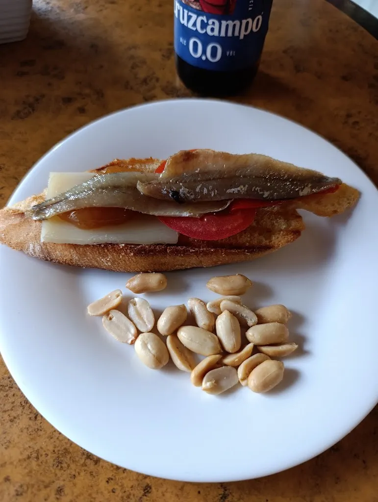 antonio bustos garcia_Café-Bar 