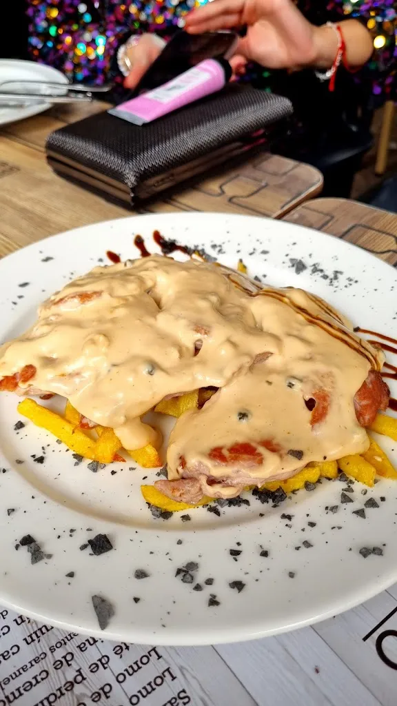 su61094_Meson Hidalgo_Martos_review