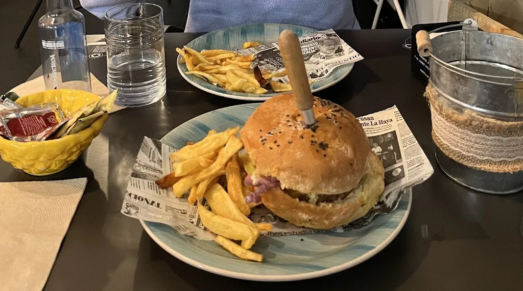 Victoria Watson_Moana Burgers & Cocktails Betanzos_Betanzos_recensione