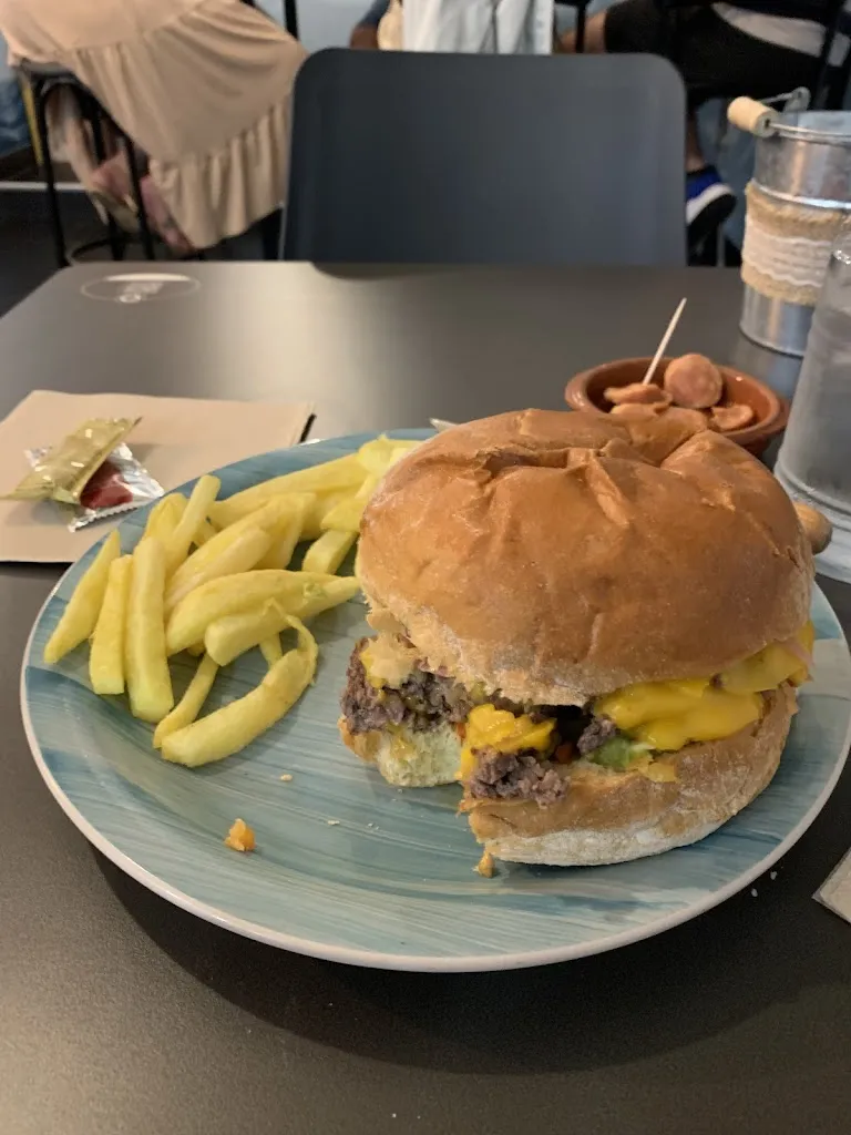 Daniel Kemp_Moana Burgers & Cocktails Betanzos_Betanzos_recensione