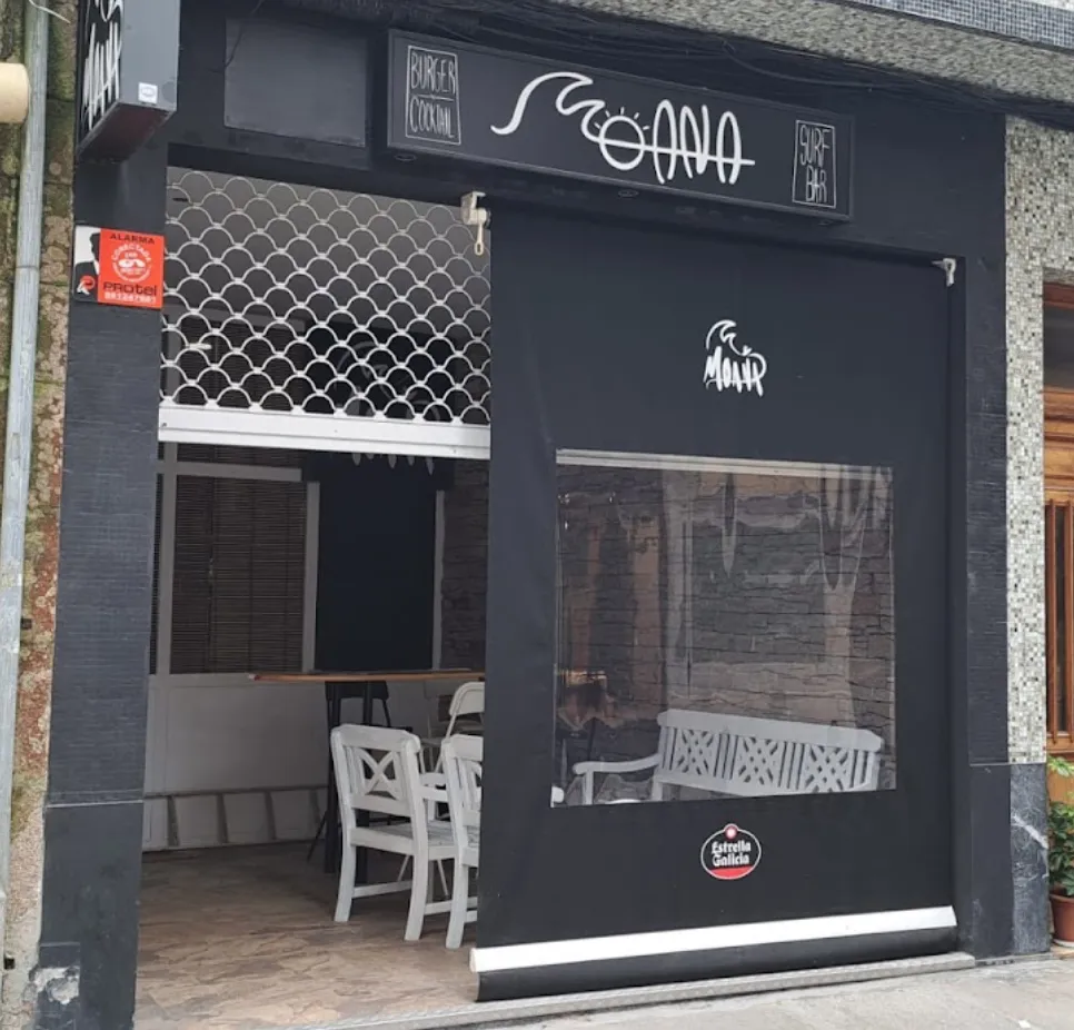 Moana Burgers & Cocktails Betanzos restaurant in Betanzos