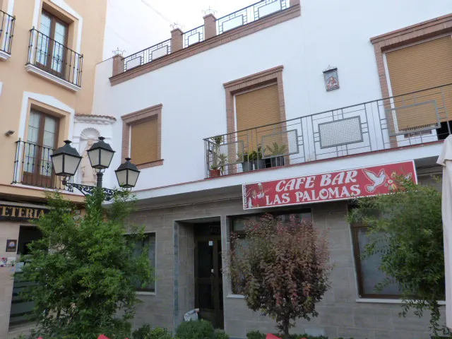 Cafetería-Bar J&R Las Palomas restaurant in Marmolejo