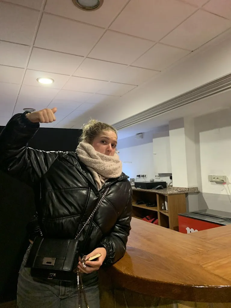 cassandre Gomes_La Colometa_Castalla_review