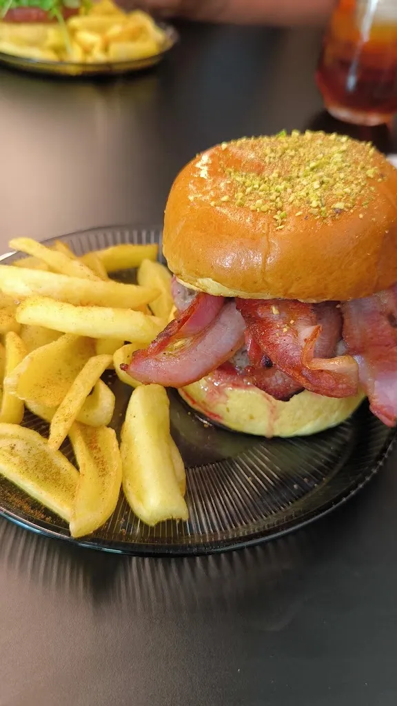 Pedro Pérez_Ritual Burger_Castalla_avis