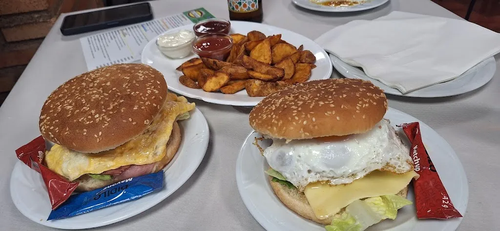 anita trenas_Bar Stadium _Mengibar_review