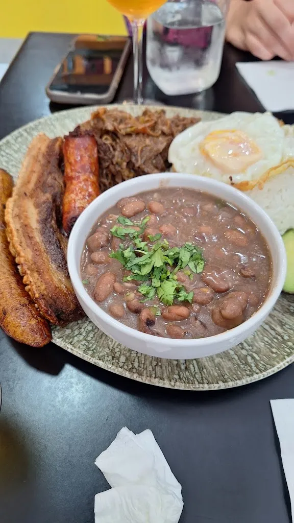 Ana Hidalgo_Josepan Vallecas_Puerta de Segura La_review