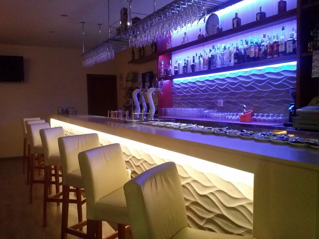 Cafe bar El cruce_Peal de Becerro_slider_image_3