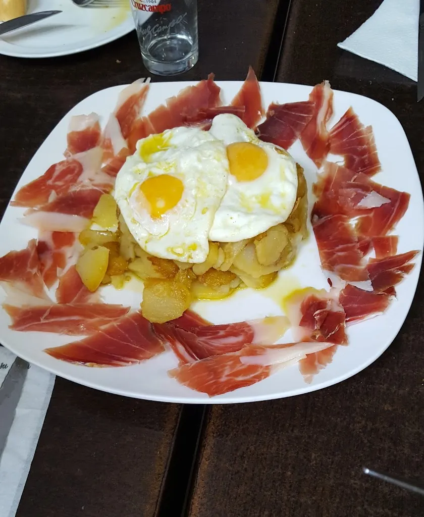 Cafe Bar Luis restaurant in Peal de Becerro