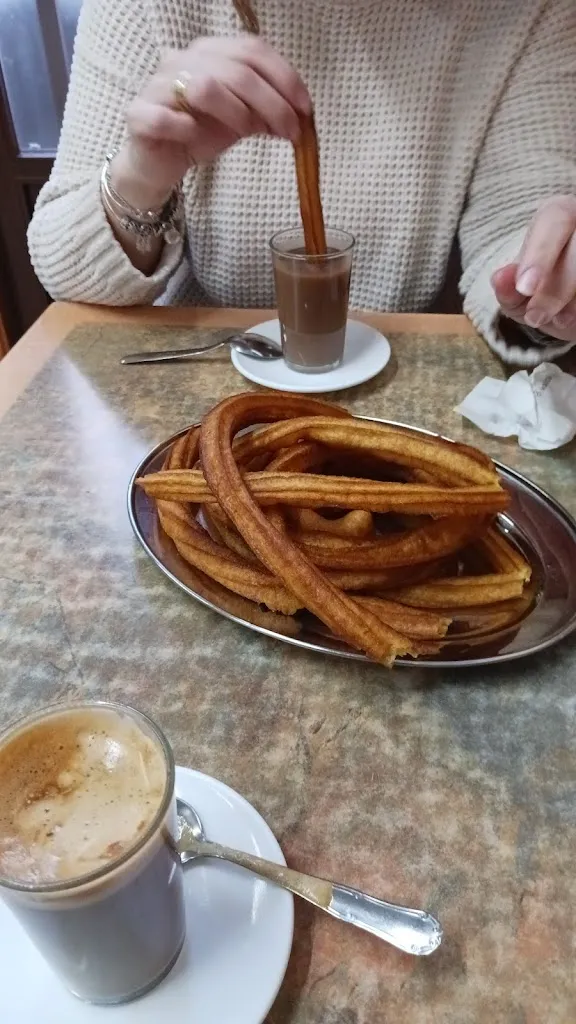 Miguel Angel Almansa_Cafeteria churreria La Familia_Peal de Becerro_review