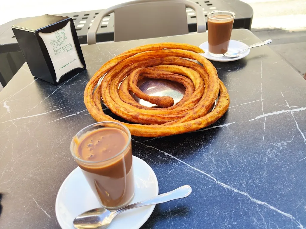 Cafeteria churreria La Familia restaurant in Peal de Becerro