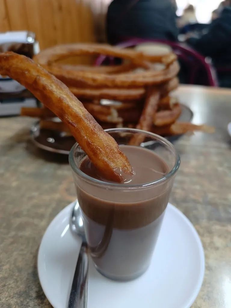 Cafeteria churreria La Familia_Peal de Becerro_slider_image_2