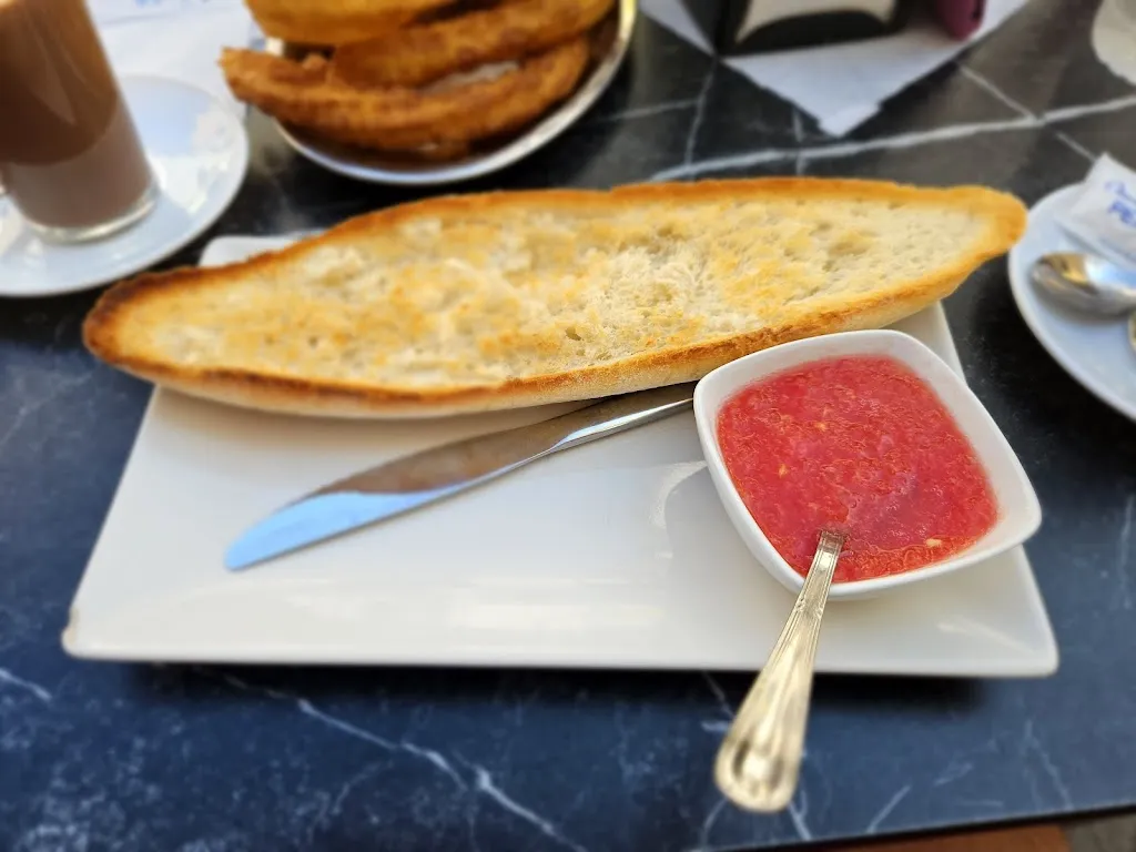 Cafeteria churreria La Familia_Peal de Becerro_slider_image_3