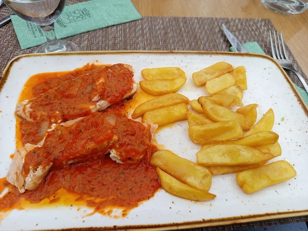 Laura Nieto Garrido_Mesón Rincón Juanito_Santiago-Pontones_review