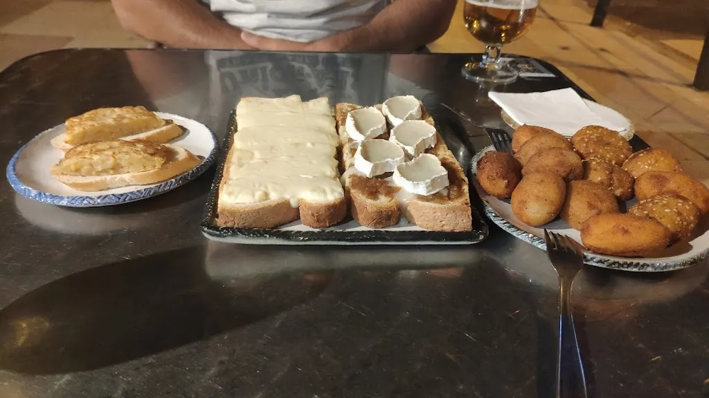 Ana Belén Domingo Pérez_Café Bar Las Gárgolas_Quesada_review