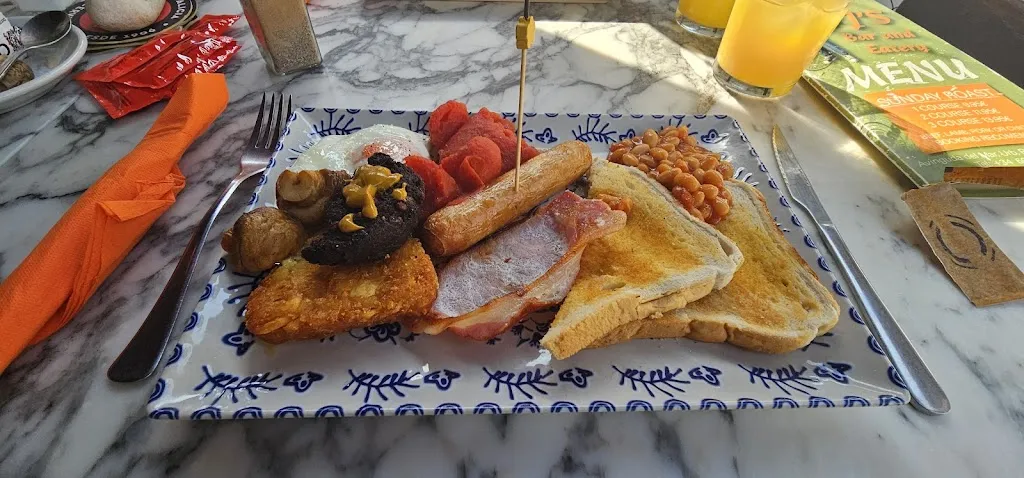 Robbie Stewart_PJ's Bar and Eatery_Quesada_review