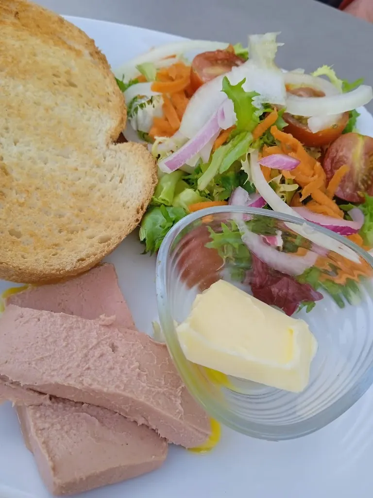 Julian Farr_PJ's Bar and Eatery_Quesada_review