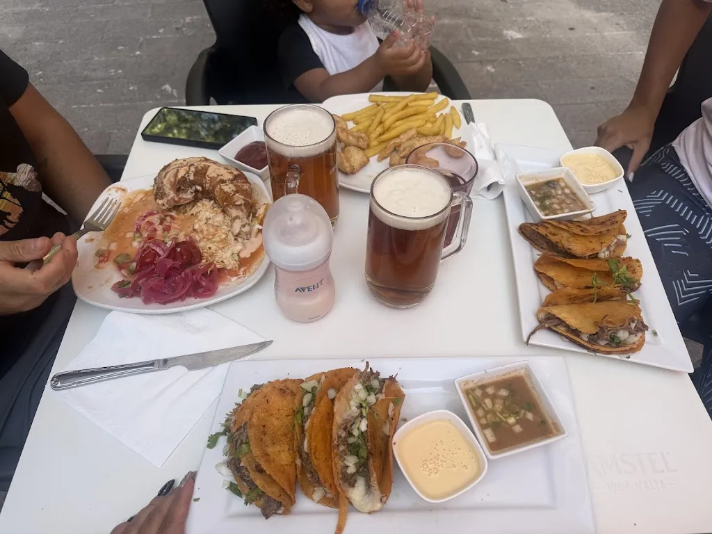 Valeska Blandón Mendoza_BAR RESTAURANTE SIN FRONTERAS_Siles_review