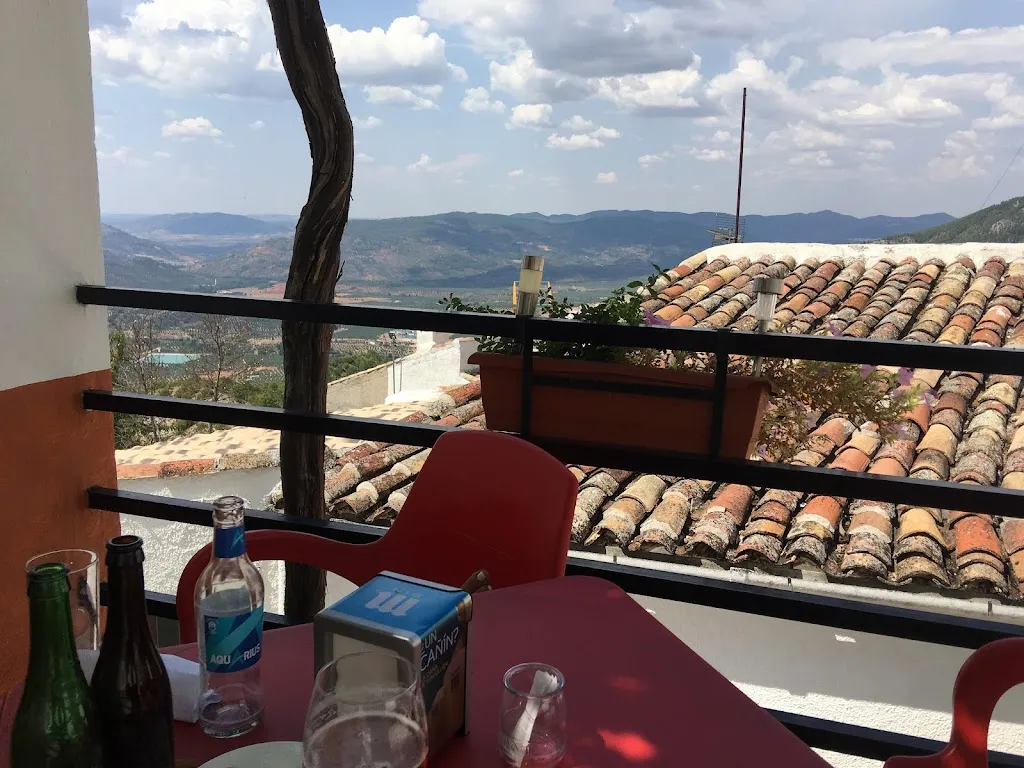 Radu Gabriel_Café Bar Endrino_Segura de la Sierra_review