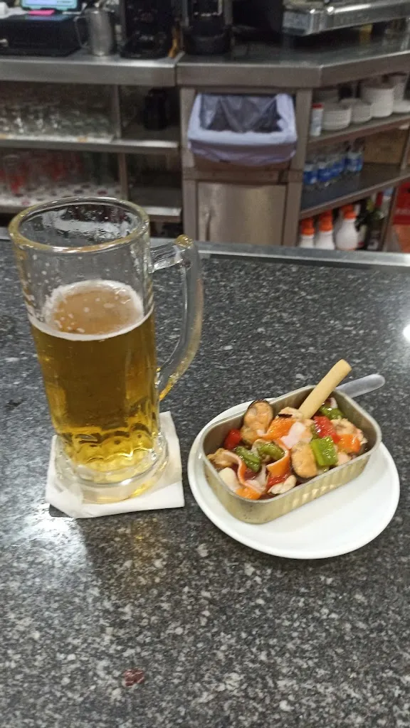 cafe bar guadalquivir restaurant in Torreblascopedro