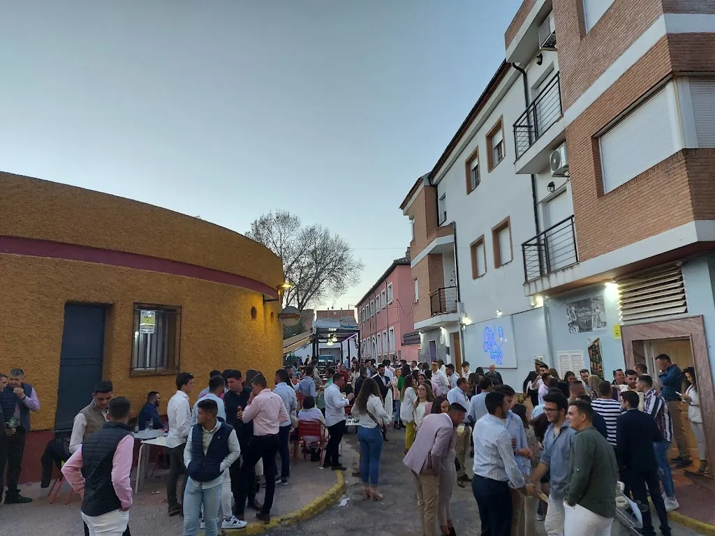 Pub Gin-Tonic_Santisteban del Puerto_slider_image_3