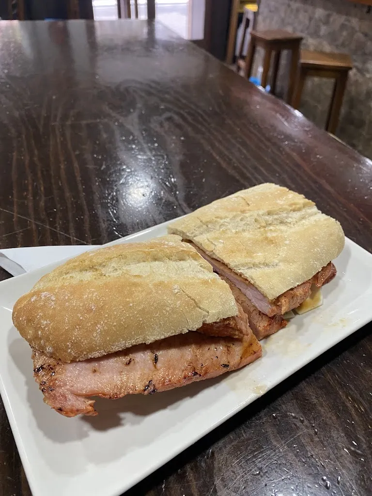 Javier Hernandez_De To La Vida_Dolores_review