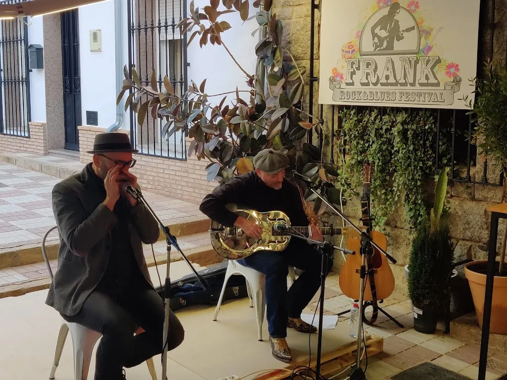 Pub 00 _Torreperogil_slider_image_2