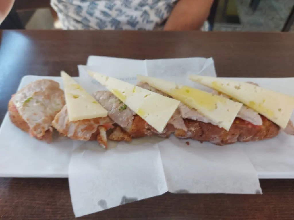 Eloalda Cánovas_Bar Las Delicias_Villacarrillo_review