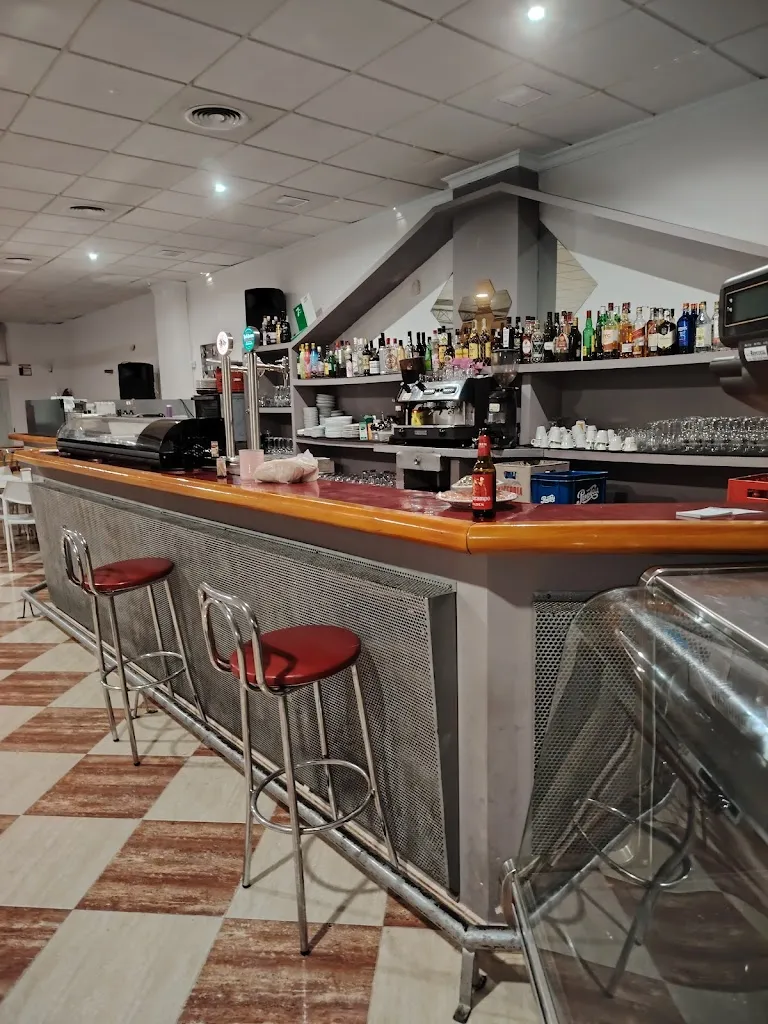 Alejandro Sarmiento_Bar casa Juanito_Villardompardo_review