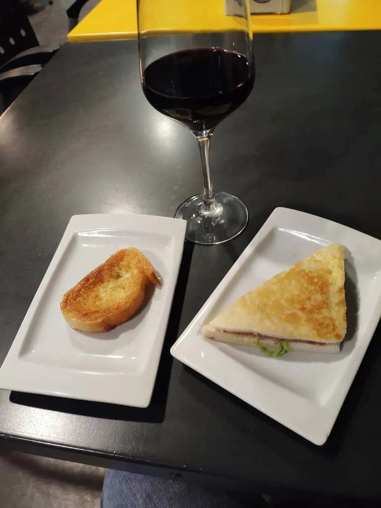 Miguel Fernández_Bar Bolos_Aguilar del Río Alhama_review