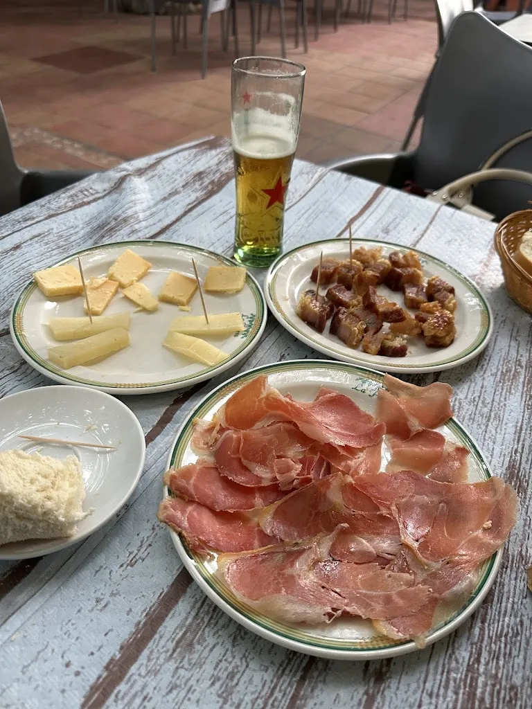 LUIS JULIO SEGURA GIRONA_Bar Restaurante y Alojamiento La Parra_Aguilar del Río Alhama_review